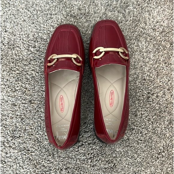 Amalfi Shoes - NWOB, Amalfi Rangoni burgundy patent leather ladies shoes, Sz 6